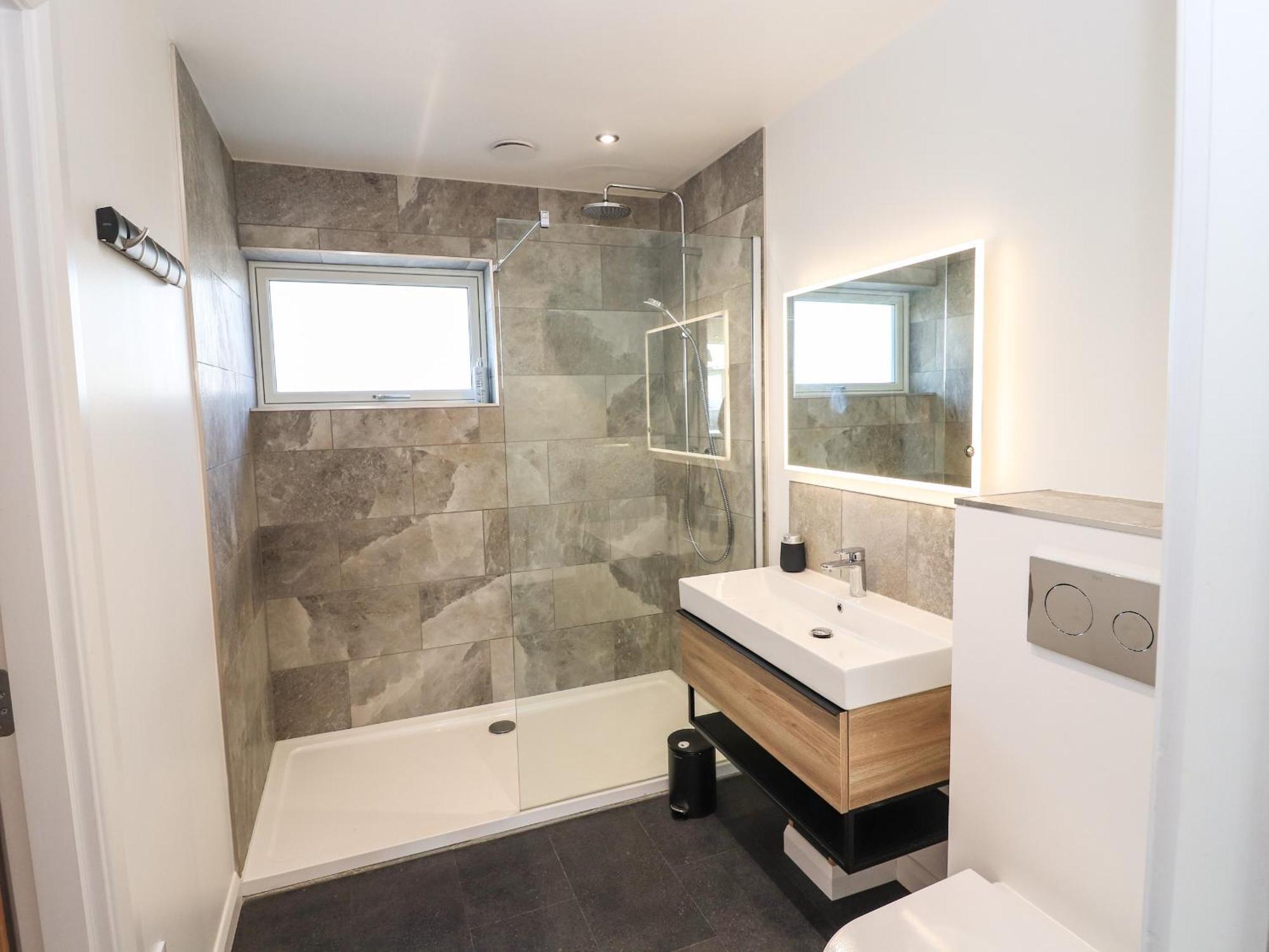 8b Carrigreich * Tarbert (Lewis and Harris)