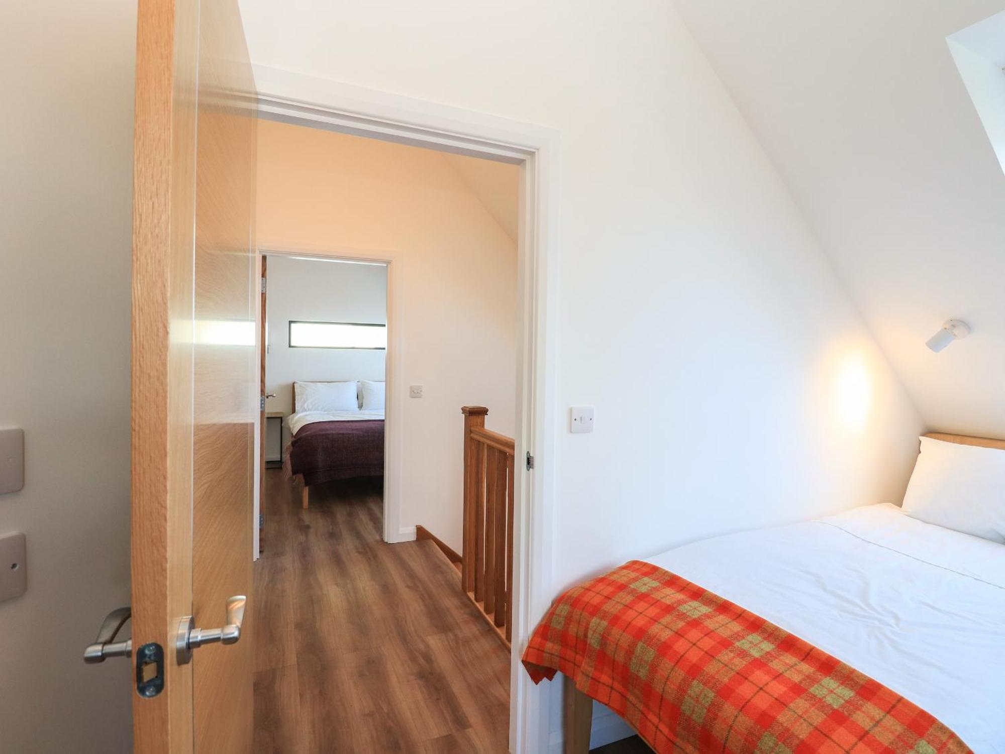 8b Carrigreich * Tarbert (Lewis and Harris)